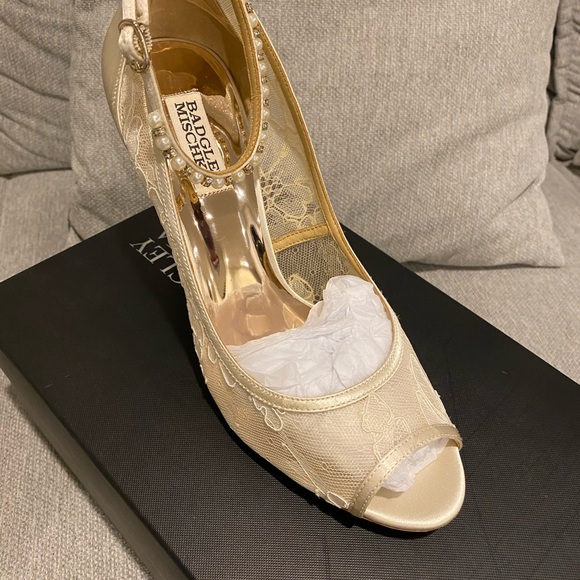 BNIB  Badgley Mischka Lesley Open Toe Bridal Strappy Pump Ivory Lace Size 8 1/2 - Picture 4 of 10